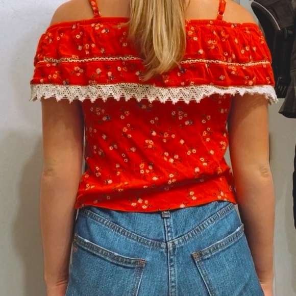 Off the shoulder tee/tank. - Picture 2 of 3